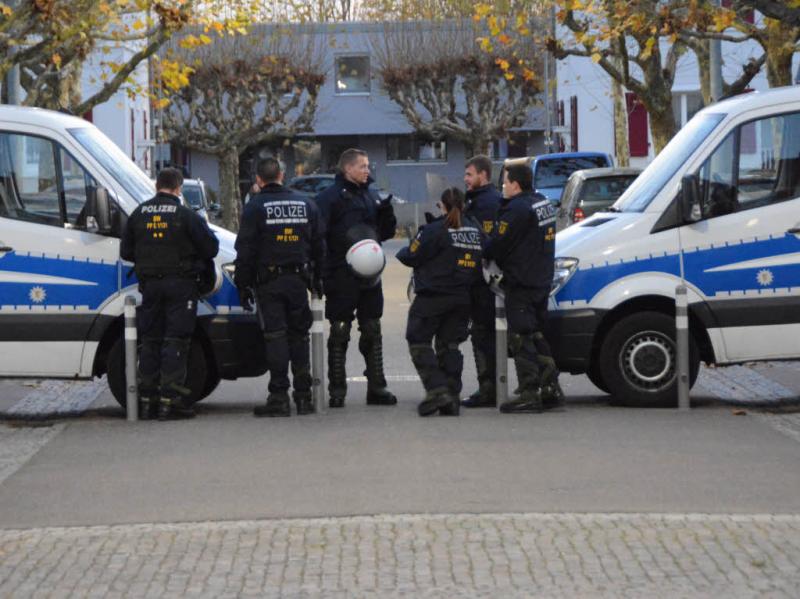 Polizeisperren, wie hier auf dem Marktplatz, werden am Hüninger Platz wohl nicht erforderlich sein. Foto: Lauber