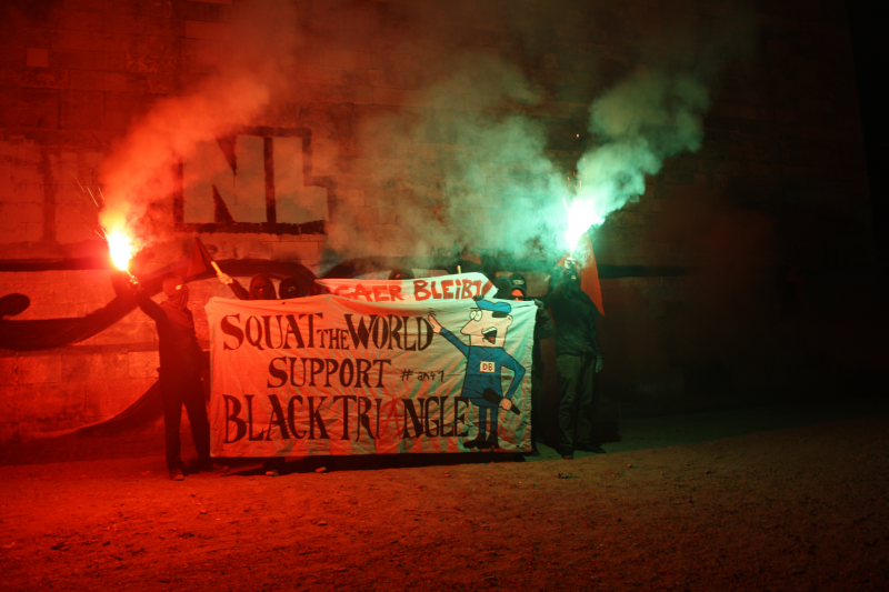 Support Black Triangle (2)