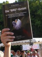 Buchverkauf von "BRD-GmbH" auf der Montagsmahnwache