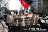 Demo zieht an der Nazi-Anwaltskanzlei vorbei
