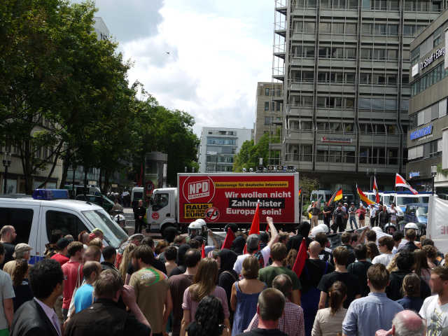 Proteste gegen Flaggschiff in S