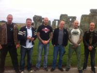 „Hammerskin“ Reisegruppe in Stonehenge 2013