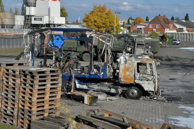 15 Lastwagen der Bundeswehr abgefackelt