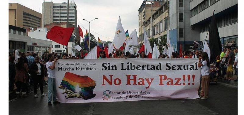 Immer mehr linke Akteure und soziale bewegungen sprechen sich für LGBT-Rechte aus, z.B. Marcha Patriotica. Auf dem Banner steht: ,,Ohne sexuelle Freiheit gibt es keinen Frieden!“