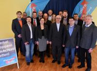 Gruppenfoto der AfD-KandidatInnen fürs Abgeordnetenhaus aus Steglitz. Ganz links mit BSR-Pulli: Peer Lars Döhnert