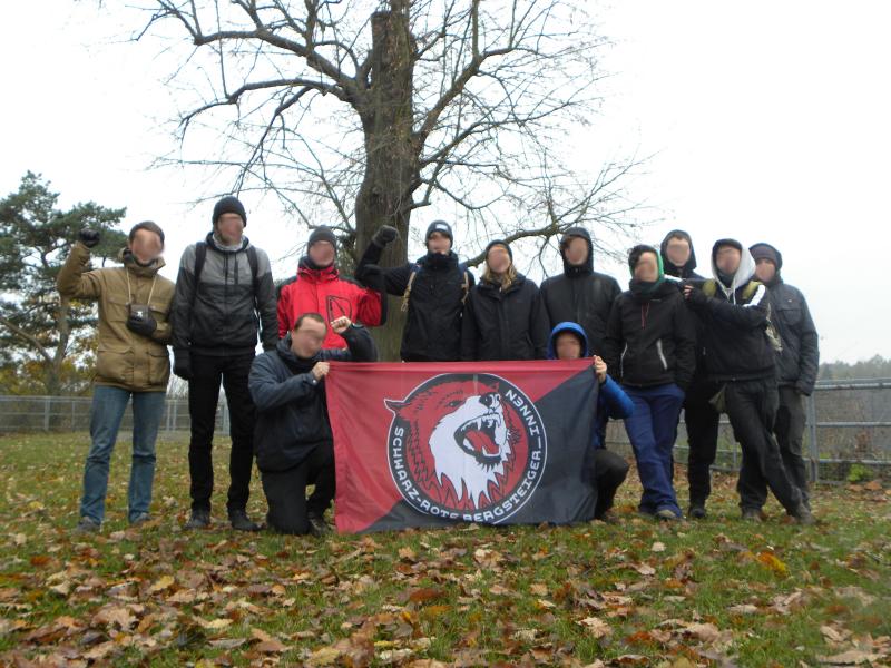 Eins von mehreren kleinen Wanderseminaren der SRB im ehemaligen KZ Hohnstein