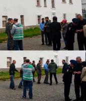 Der in separatistische Aktivitäten in der Ostukraine verwickelten russische Terrorist, Igor Strelkow-Girkin (in Flecktarn) und der russische Faschist Alexander Dugin (im schwarzen Anzug) treffen am 28. August im Kloster Walaam (Karelien) zusammen.  