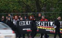Danilo Schwarz (li) und Monique Walther (re) bei den rassistischen Montagsdemonstrationen in Berlin-Marzahn