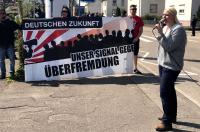 Ricarda Riefling spricht auf der Nazi-Demo in Sinsheim am 08.04.2017.