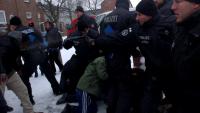 Repression der Polizei gegen Flüchtlingsproteste: Pfefferspray