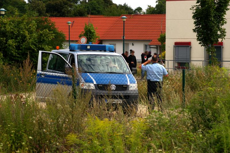 Die Polizei fordert Verstärkung an.