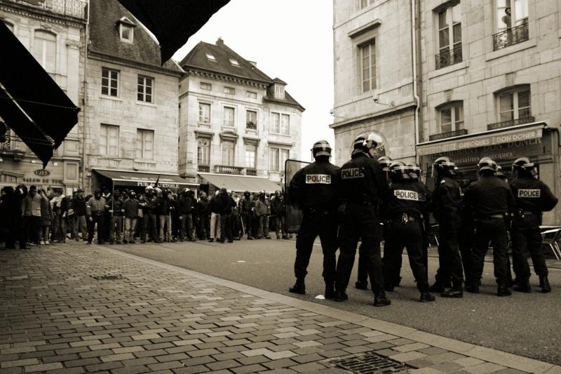 Blockade gegen Antifas am Place de la Révolution