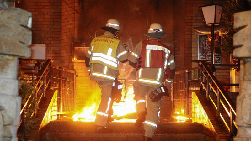  Offenbar wurden Fenster und Türen beschädigt, Personen wurden nicht verletzt