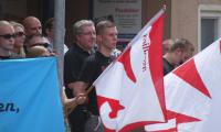Bild 02: Alexander Neidlein (NPD-Landesvorsitzender Baden-Württemberg, Crailsheim) nimmt ebenso an der Demonstration teil. 