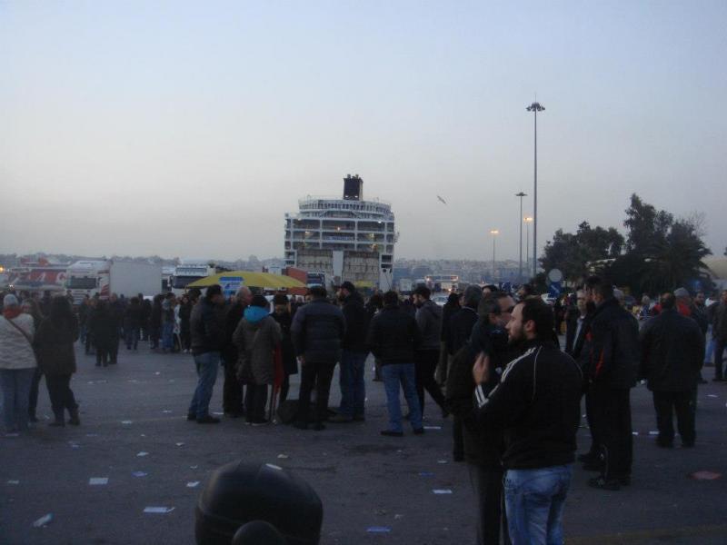 Streikende im Hafen