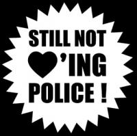 still not loving police - schwarz/weiß