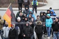 Ungewöhnliche Allianz: Polnische Hooligans am 20. Februar 2016 hinter der Deutschlandfahne auf der letzten asylfeindlichen Demonstration in Frankfurt (Oder). (Quelle: pressedienst frankfurt (oder))