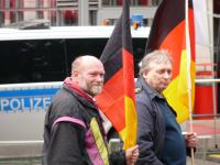 Noch mehr Rassisten - ProNRWler links im Bild aus Bochum?