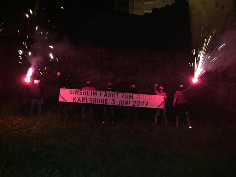 Kraichgau-Faschisten vor der Burg Steinsberg (Sinsheim) im Mai 2017