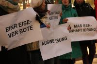 Rassistische Gesetze auf den Müll - Flashmob vor Bremer SPD 3
