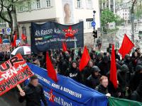 Stuttgart: Hochtranspi auf der revolutionären Demo