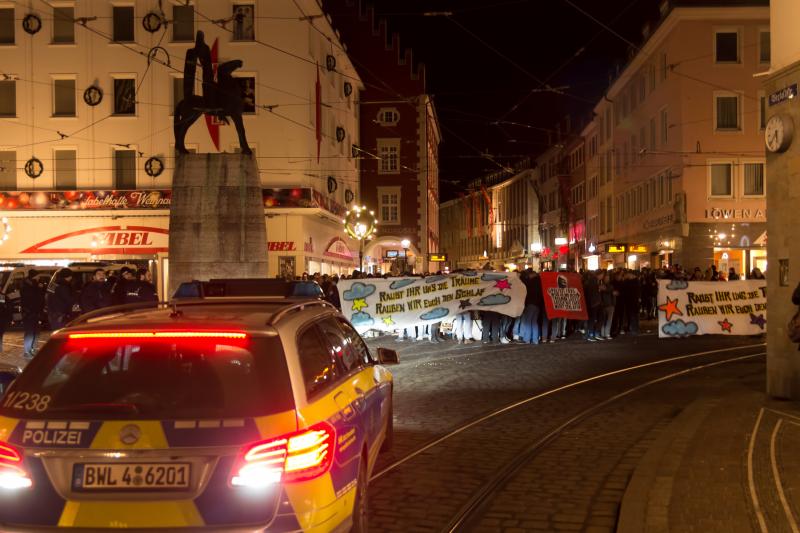 Treffpunkt der beiden Paraden am Bertoldsbrunnen