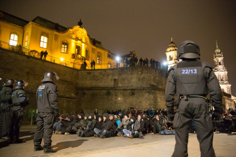 Sitzblockade Pegida