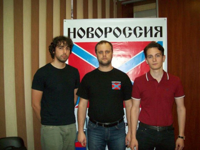 Pawel Gubarew (Mitte) und Orazio Maria Gnerre (ganz rechts), Donezk, Juni 2014