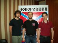 Pawel Gubarew (Mitte) und Orazio Maria Gnerre (ganz rechts), Donezk, Juni 2014