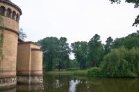 Die sogennante Friedenskirche im Park Sanssouci, im Hintergrund das Transparen auf der anderen Seite des Sees