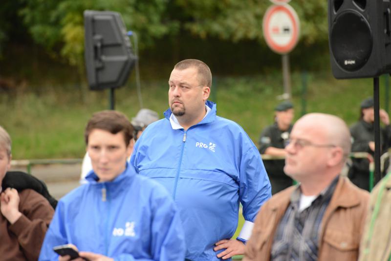 3 Bei der Nazikundgebung in Essen am 05.10.2013