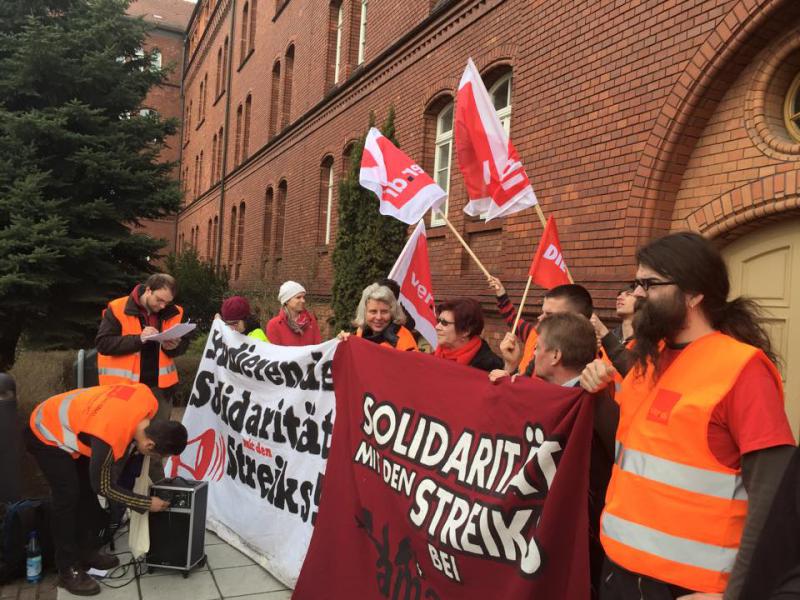 Protest vor dem Arbeitsgericht