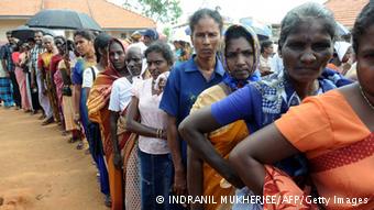 Tamilische Binnenflüchtlinge in einem Auffanglager in Sri Lanka