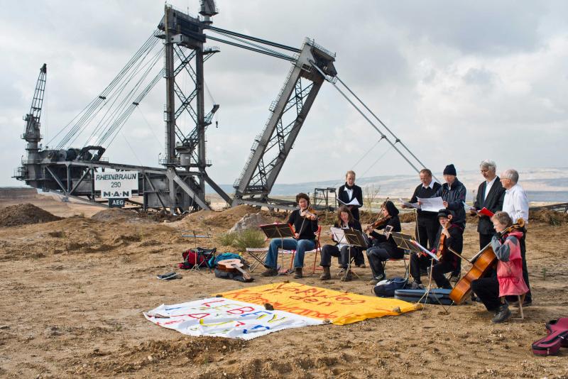 Klassische Musik stoppt Kohlebagger