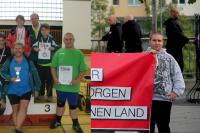 Fabian Knop - links mit SJC-Trainer Benno Atorf / rechts am NPD-Transparent in Hellersdorf