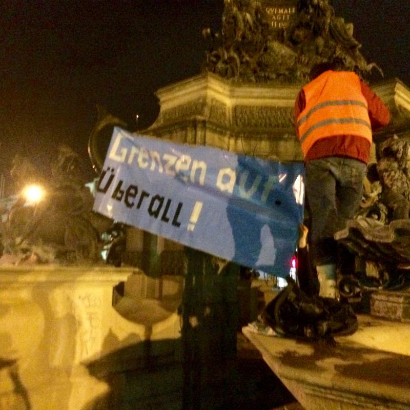 Kritik an faktischer Abschaffung des Asylrechts: Brunnen am Paradeplatz eingezäunt