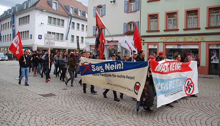 Demo Richtung Münsterplatz