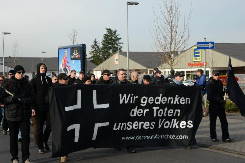 Nazi-Demo in Remagen am 24.11.2012 - Mario Schmidt aus Bochum III (ganz rechts)