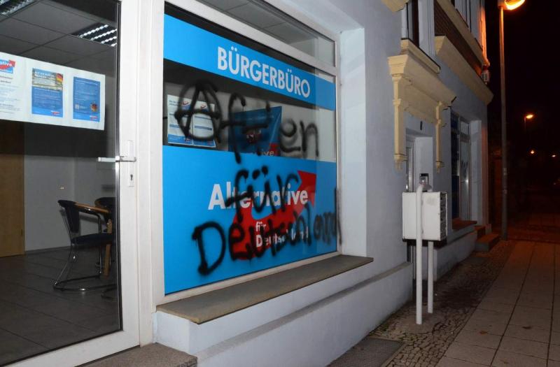 Das Büro der AfD in Staßfurt wurde mit Graffiti beschmiert. Foto: F. Richter