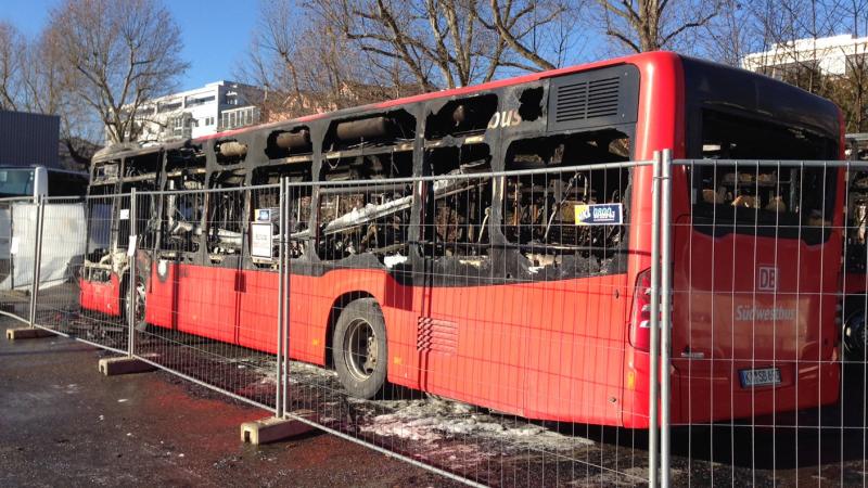  Die Fahrzeuge sind nicht mehr zu retten. 