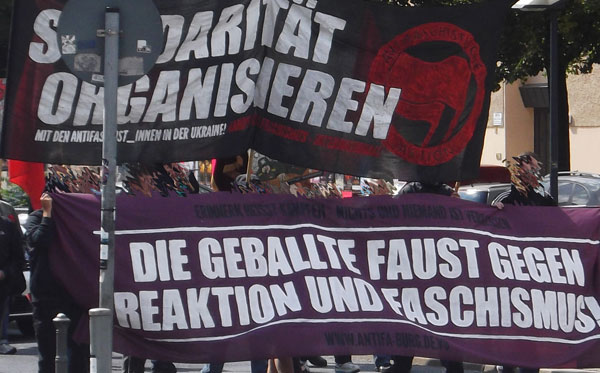 Die geballte Faust gegen Reaktion und Faschismus