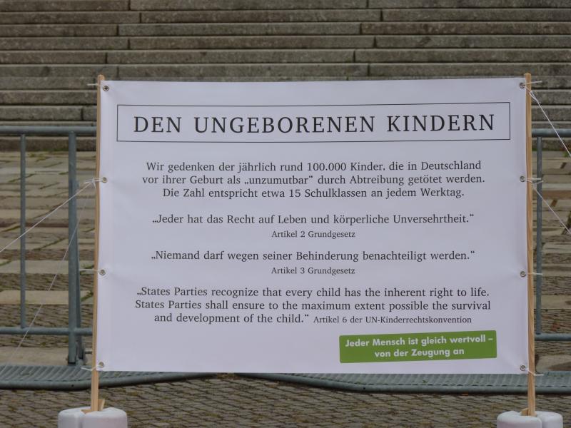 fundichristenschild vor dem bschlandtag treppe