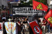 Laut der IG Metall haben sich an diesem Tag rund 600 Menschen versammelt um gemeinsam für ein besseres Leben zu demonstrieren. Die Demonstranten trafen sich um 16:00Uhr in der Homburger Innenstadt (Am Rondell).