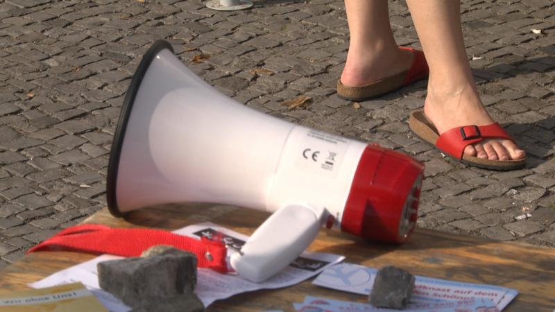 Kurzportrait über den Aufbau des Streik-Camps in Berlin