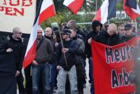 Nazi-Demo in Hamm - Mario Schmidt aus Bochum mit Reichsfahne