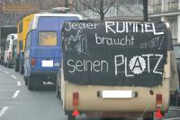 Berlin: Wagenkonvoi vor der Senatsverwaltung für Stadtentwicklung - 3