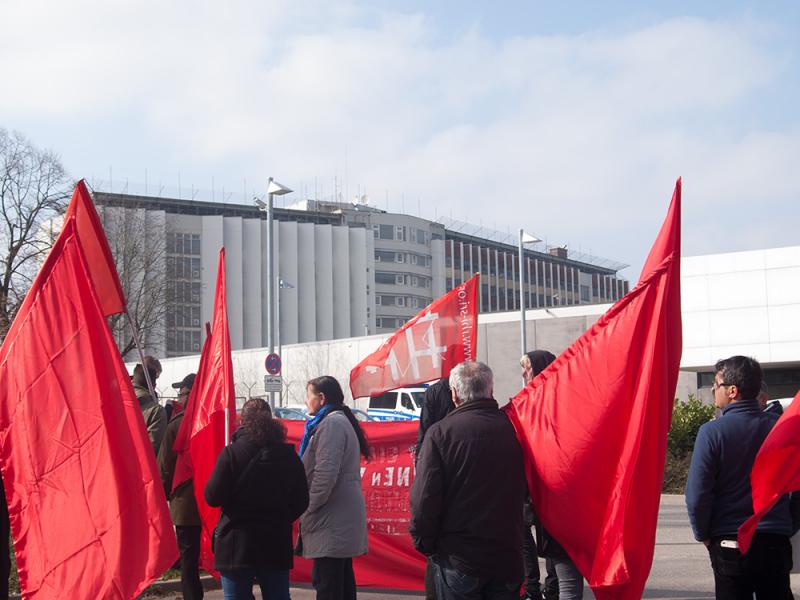 Kundgebung vor dem Knast