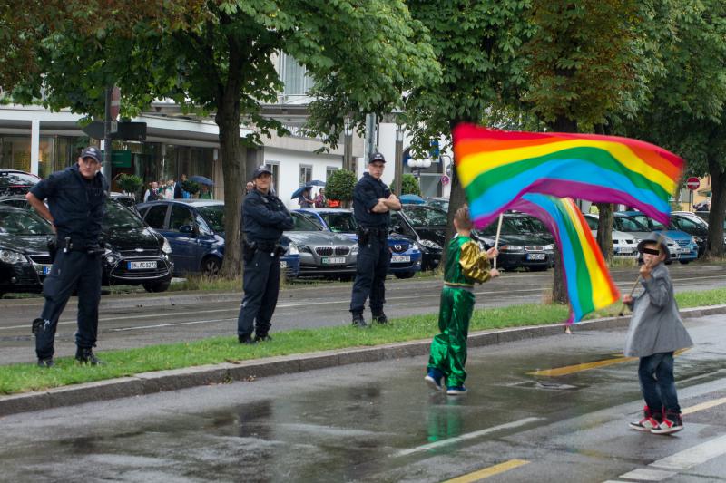 Schusswaffen und Regenbogen