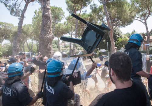 Rom, 17. Juni 2015, Stadtteil La Storta, römische Faschisten und Rassisten liefern sich eine Schlägerei mit der Polizei III