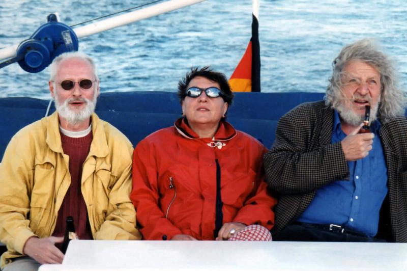 Bernd Kramer (rechts) zusammen mit seiner Frau Karin und einem Freund 1997 auf einer Schiffahrt nach Hiddensee.
